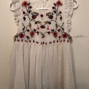 White top with detail sleeves and flower stiching